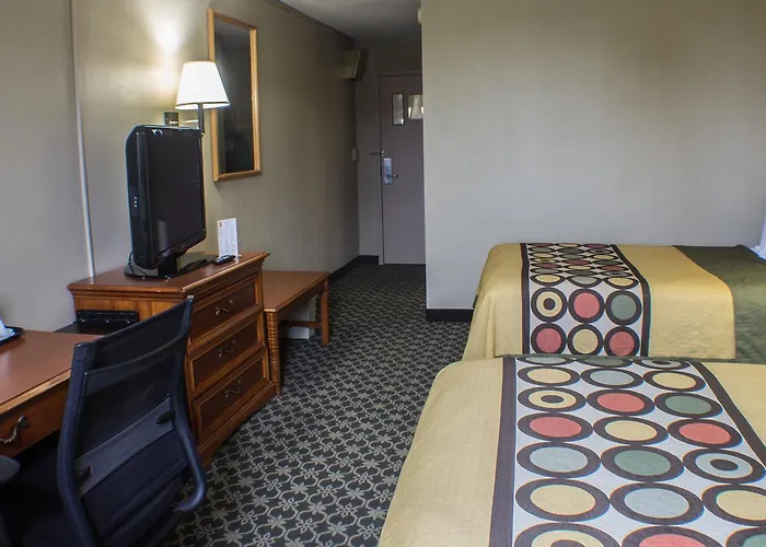 Super 8 By Wyndham Erie/I 90