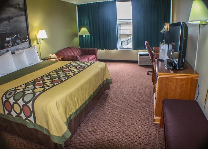 Super 8 By Wyndham Erie/I 90