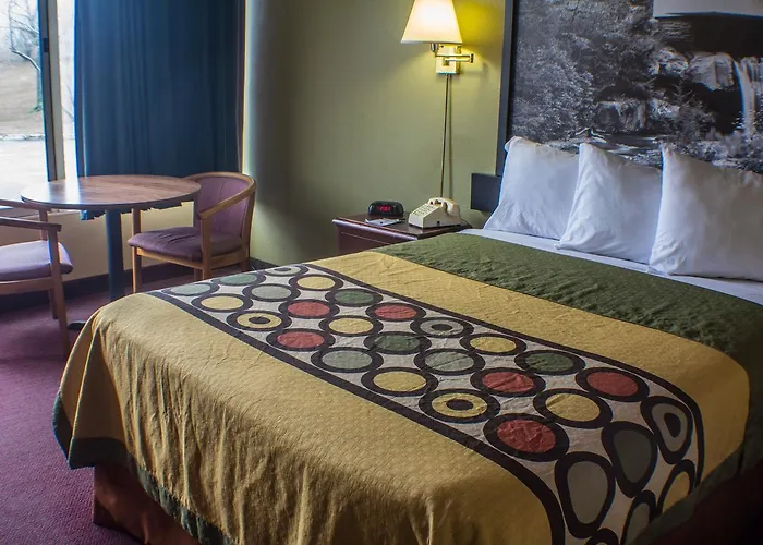 Super 8 By Wyndham Erie/I 90