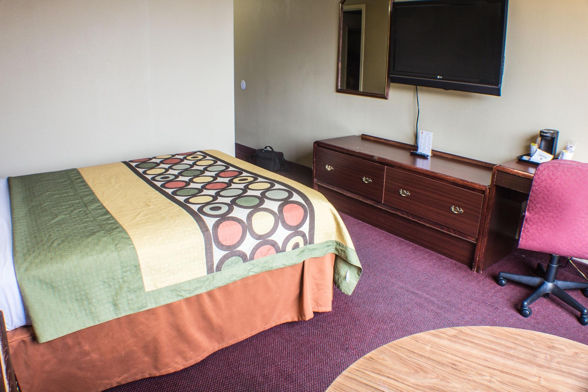 Hotel Super 8 By Wyndham Erie/i 90