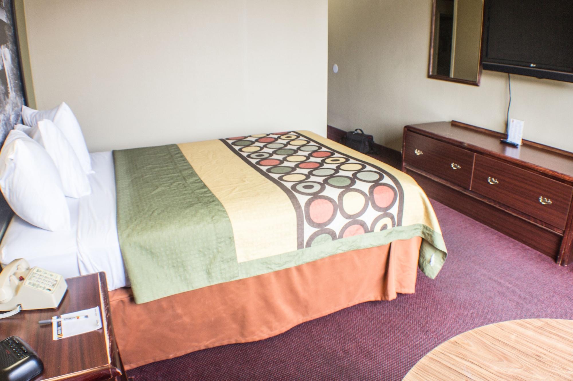 Hotel Super 8 By Wyndham Erie/i 90 Kearsarge