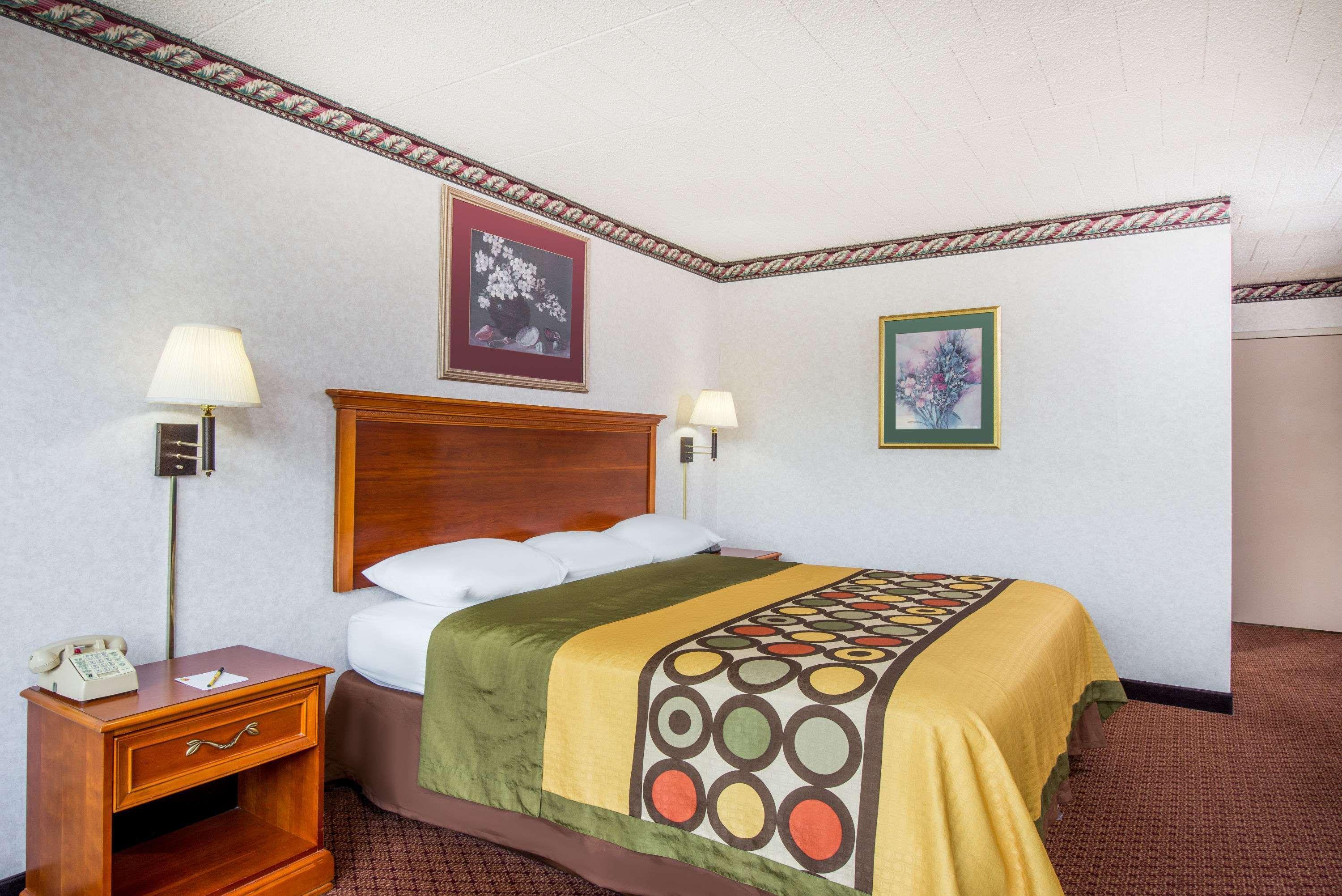 Super 8 By Wyndham Erie/i 90 2*