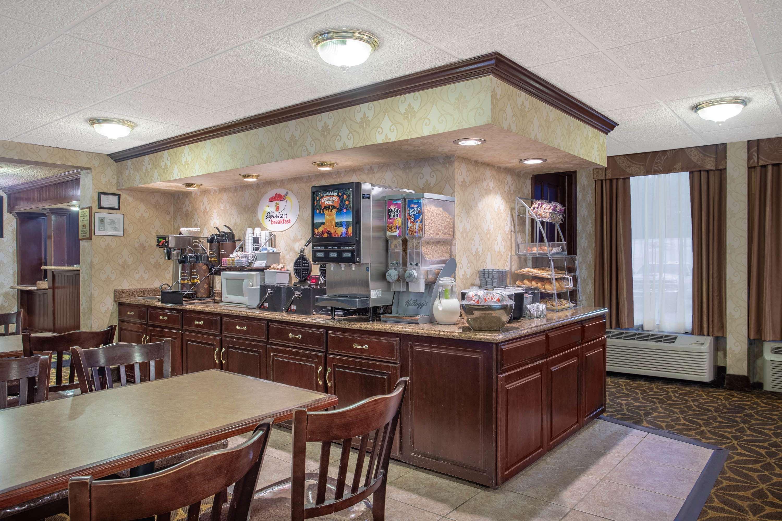 Super 8 By Wyndham Erie/i 90 Kearsarge