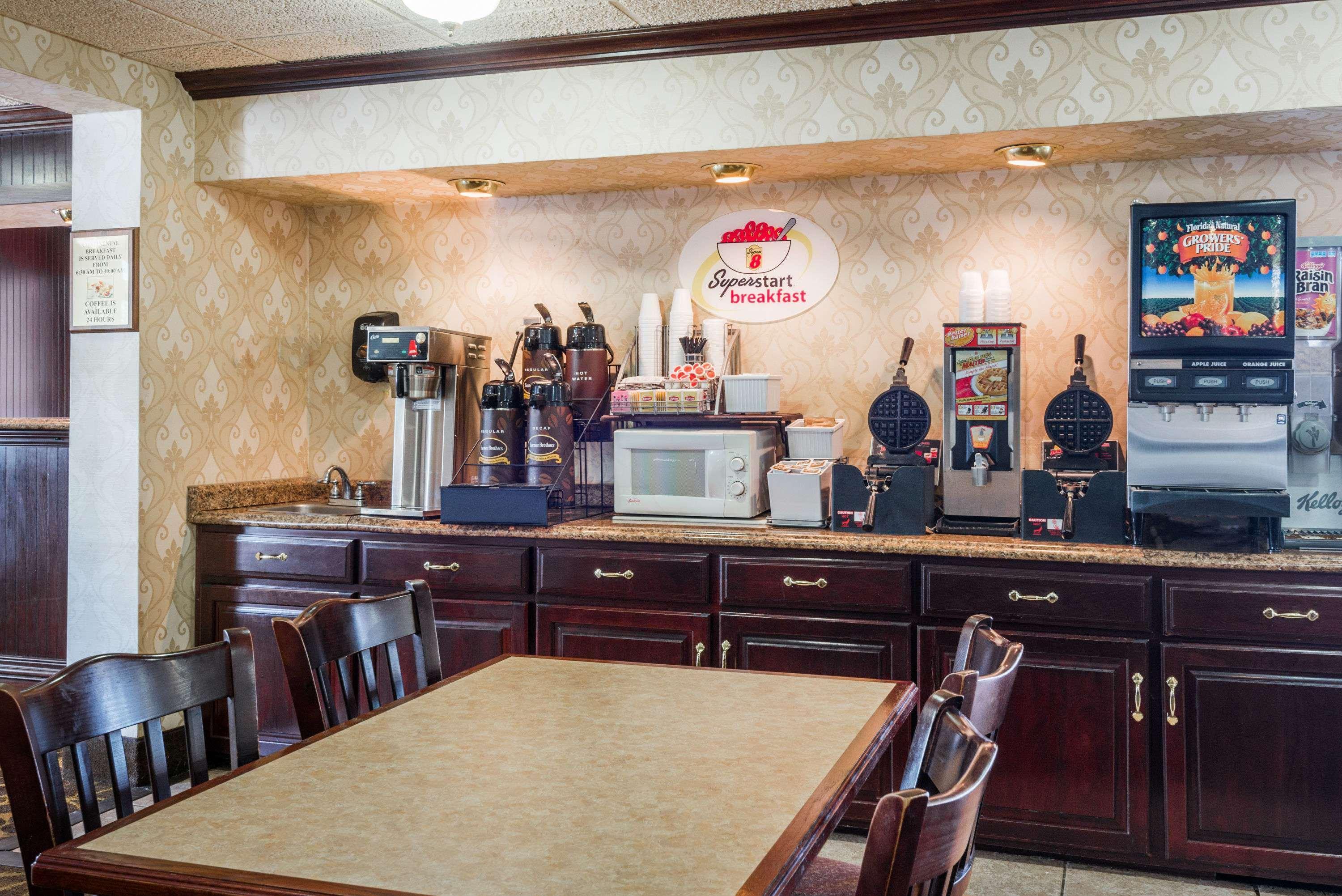 Hotel Super 8 By Wyndham Erie/i 90 Kearsarge