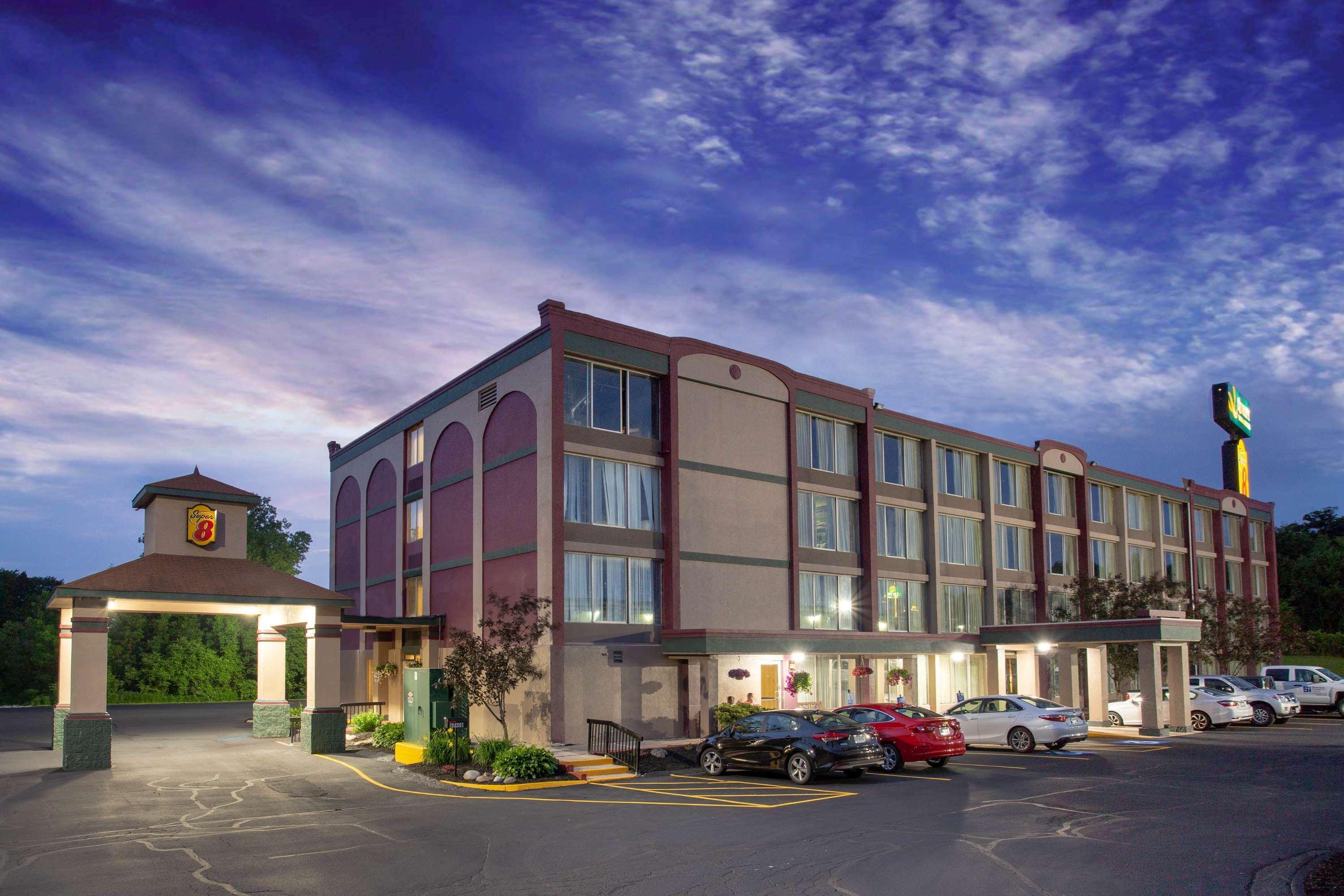 Super 8 By Wyndham Erie/i 90 2*