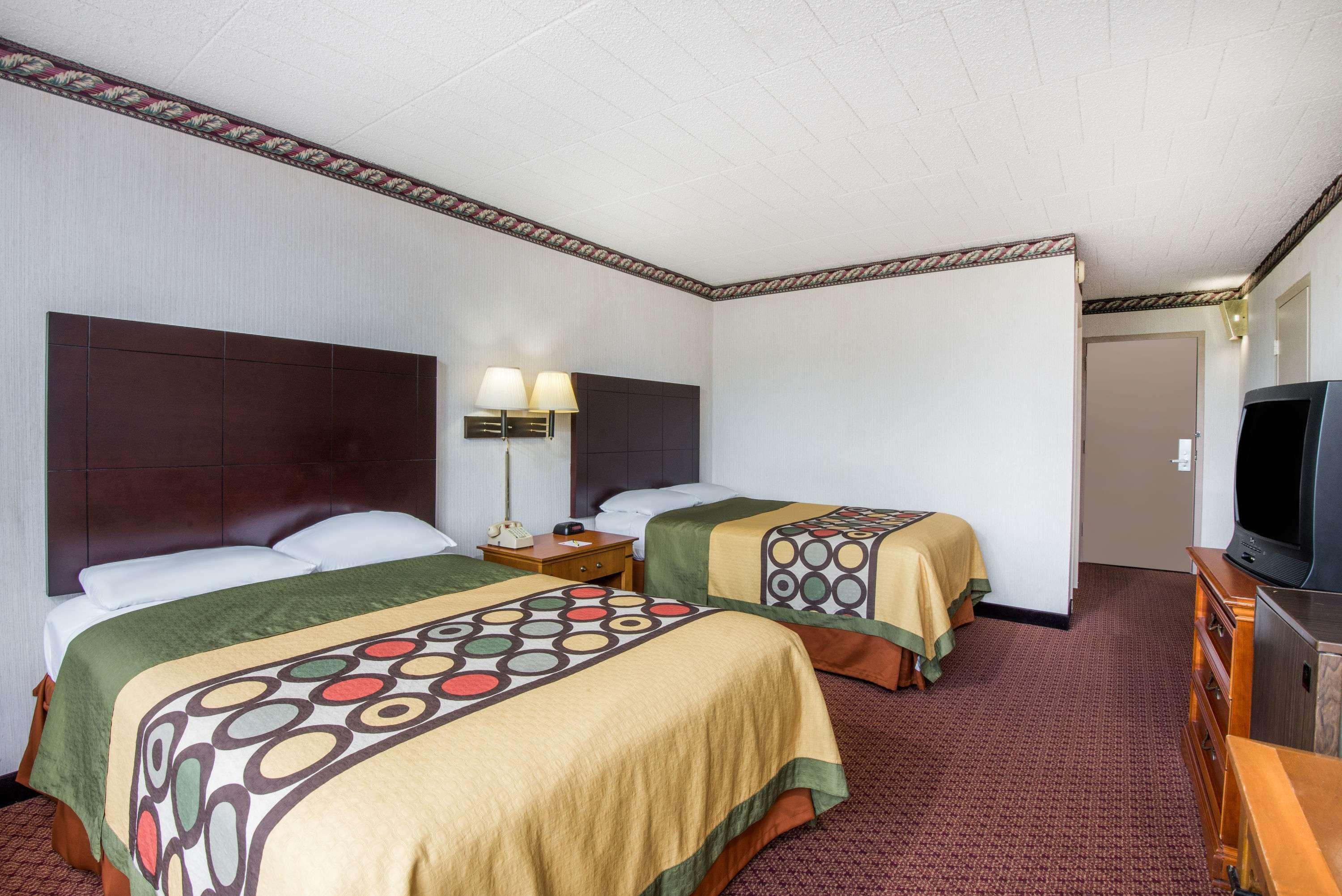 Super 8 By Wyndham Erie/i 90 Kearsarge