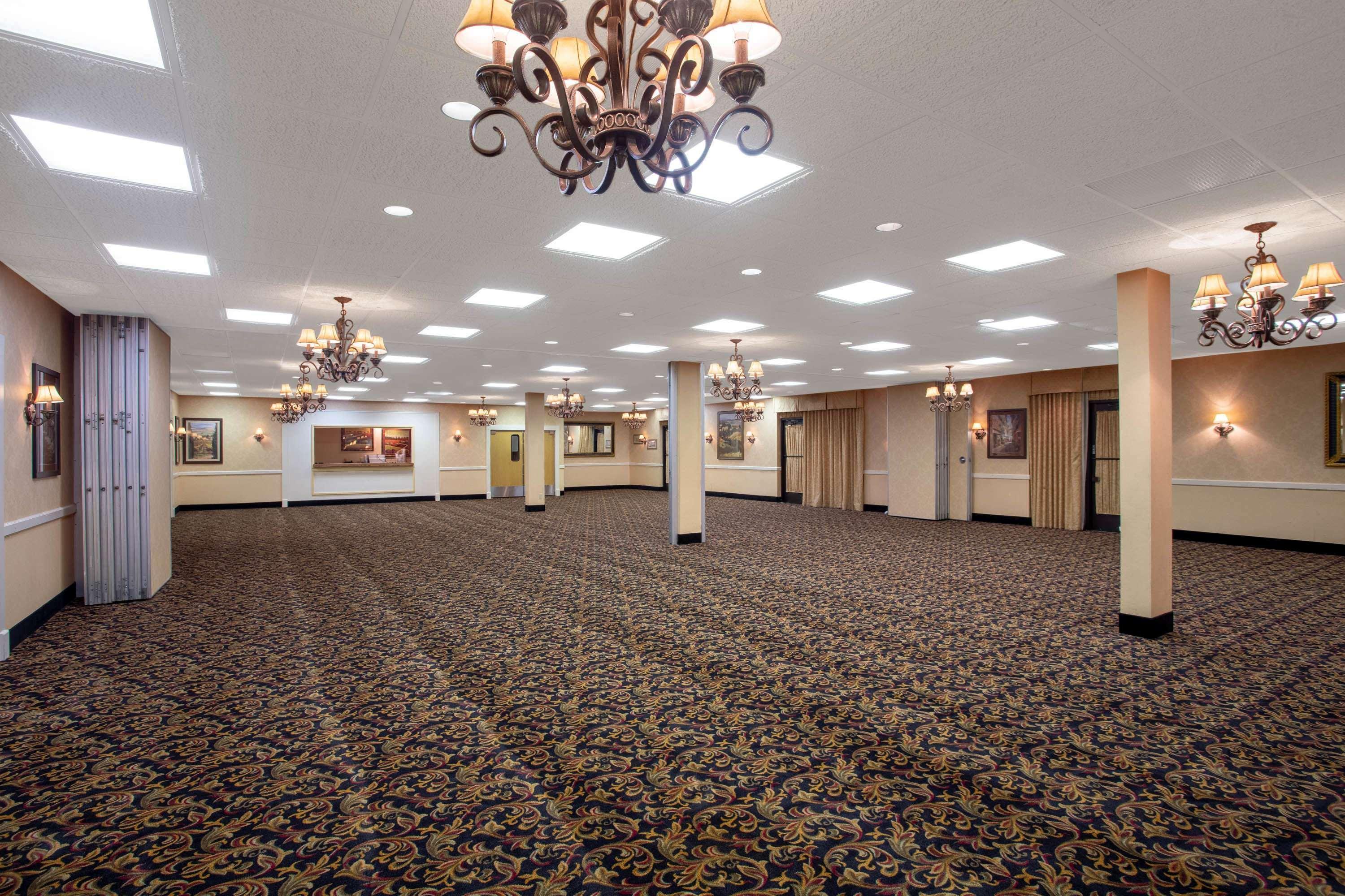 Hotel Super 8 By Wyndham Erie/i 90