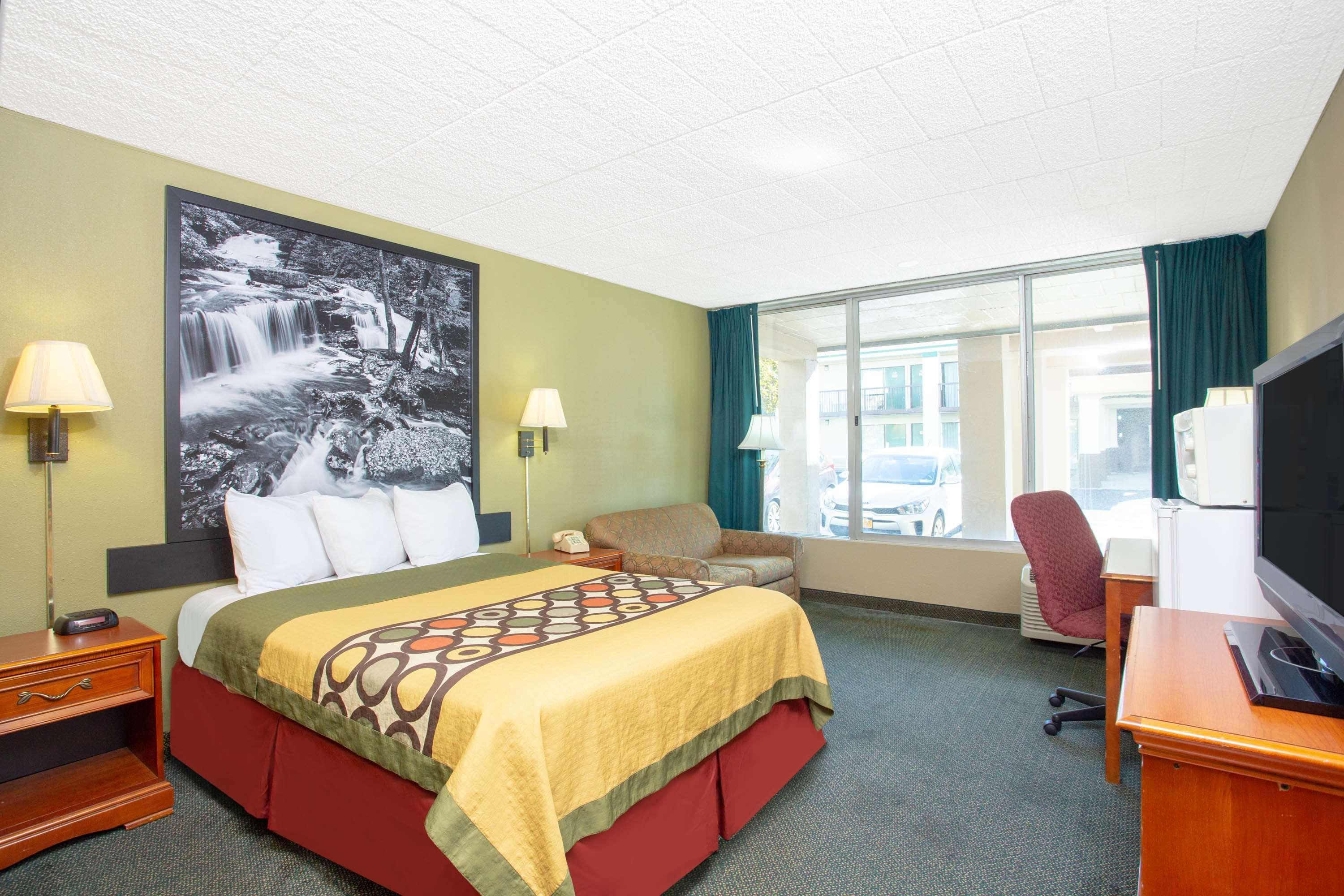 Super 8 By Wyndham Erie/i 90 Kearsarge