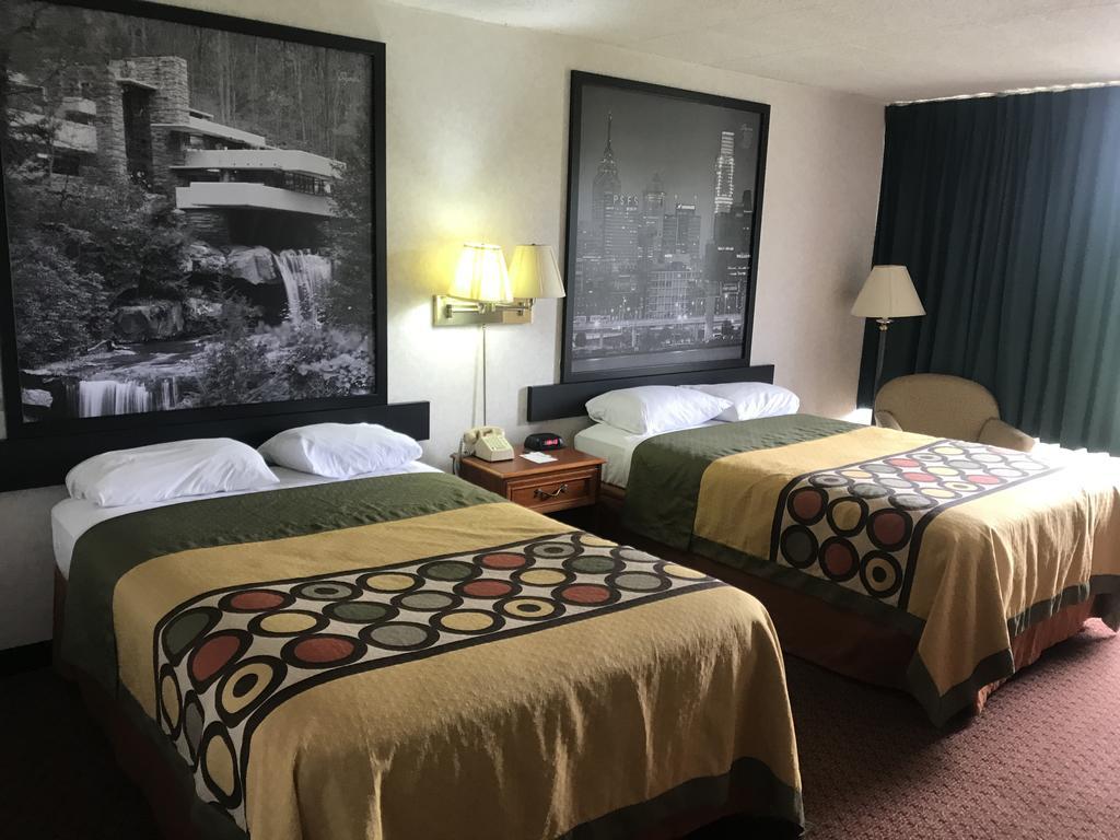 Hotel Super 8 By Wyndham Erie/i 90 2*