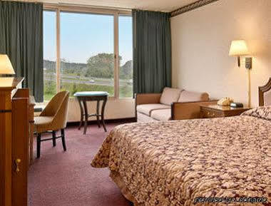 Super 8 By Wyndham Erie/i 90 2*