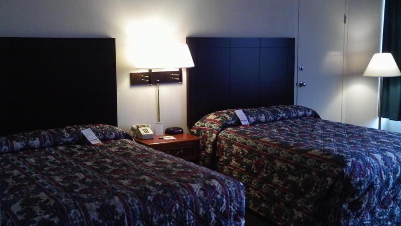 Hotel Super 8 By Wyndham Erie/i 90 2*