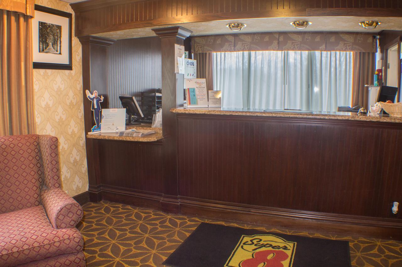Hotel Super 8 By Wyndham Erie/i 90