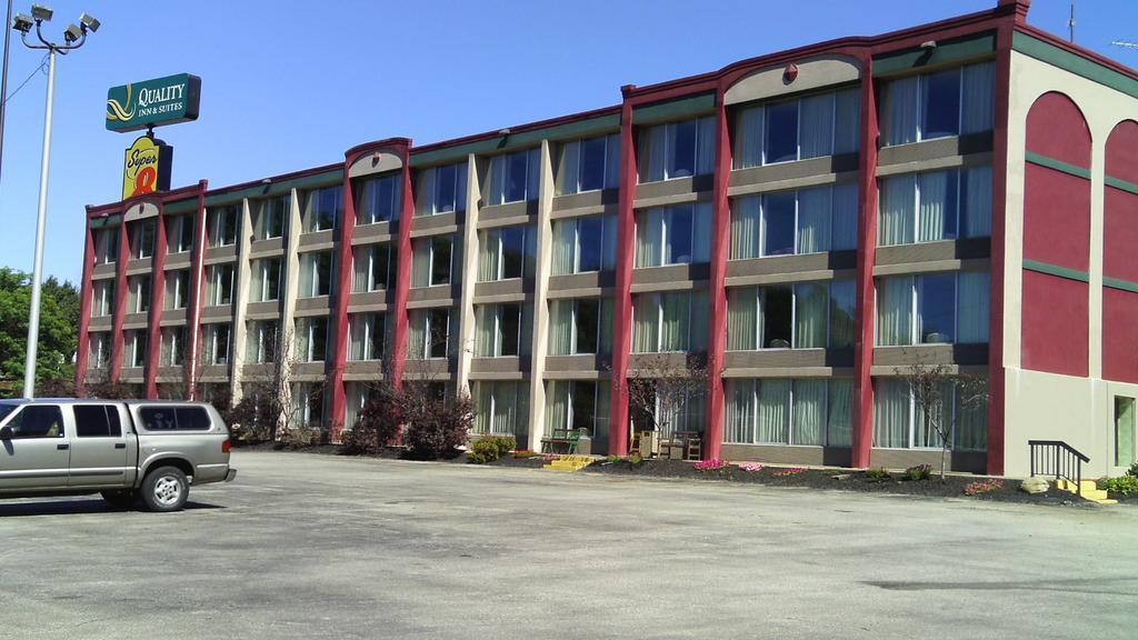 Hotel Super 8 By Wyndham Erie/i 90