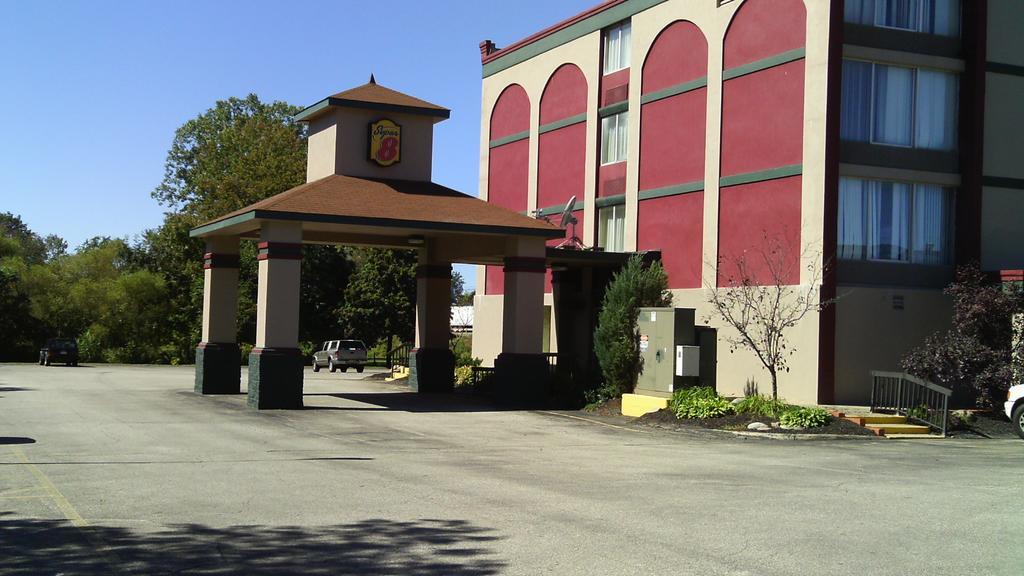 Super 8 By Wyndham Erie/i 90 Kearsarge