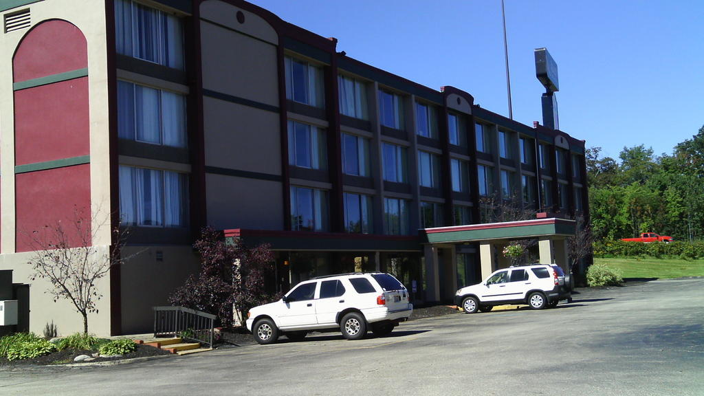 Hotel Super 8 By Wyndham Erie/i 90 2*