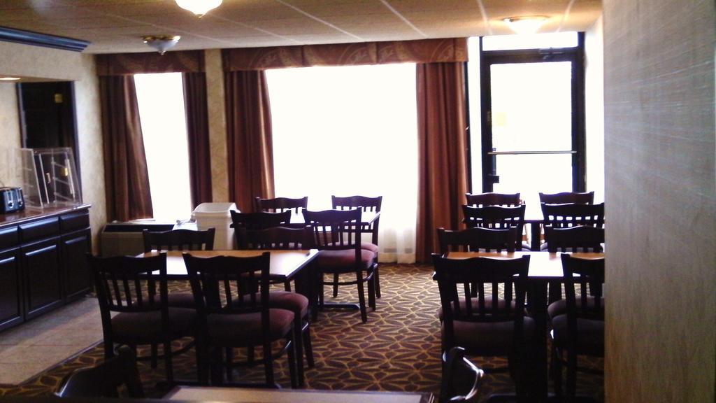 Hotel Super 8 By Wyndham Erie/i 90 Kearsarge
