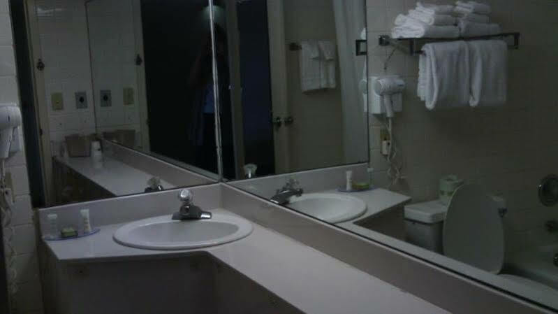 Super 8 By Wyndham Erie/i 90 Hotel 2*