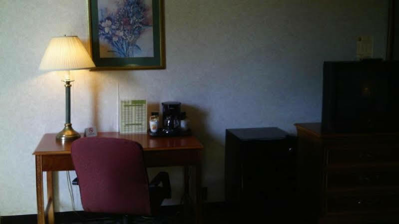 Super 8 By Wyndham Erie/i 90 2*